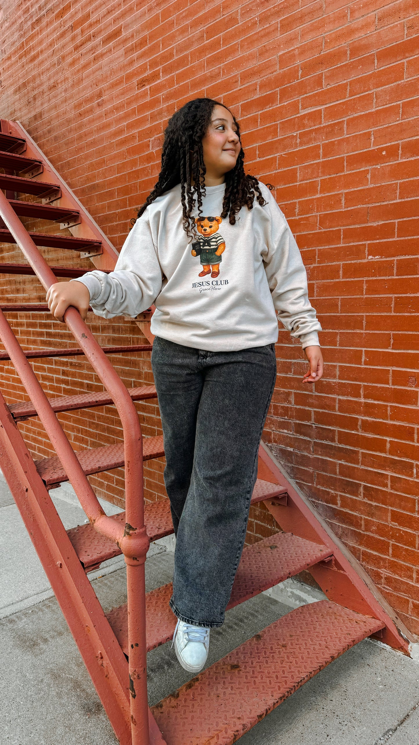 *PRE - ORDER* Jesus club bear - Sweater